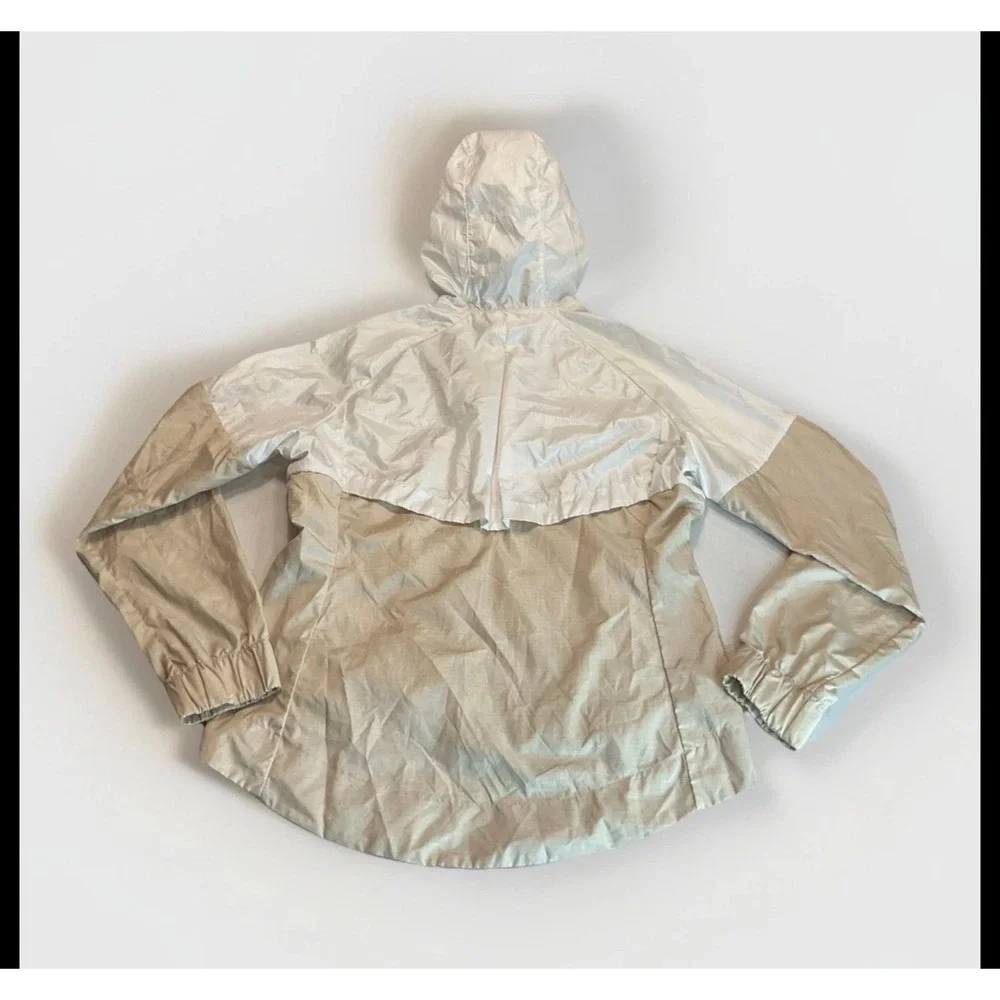 Nike Sportswear Windrunner women's jacket in the‎ white and oatmeal colorway